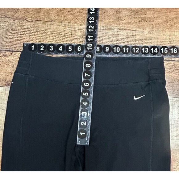Nike Pants Womens Medium Black Dri Fit Measures 30X18 Capri Yoga Leggings - Picture 3 of 7